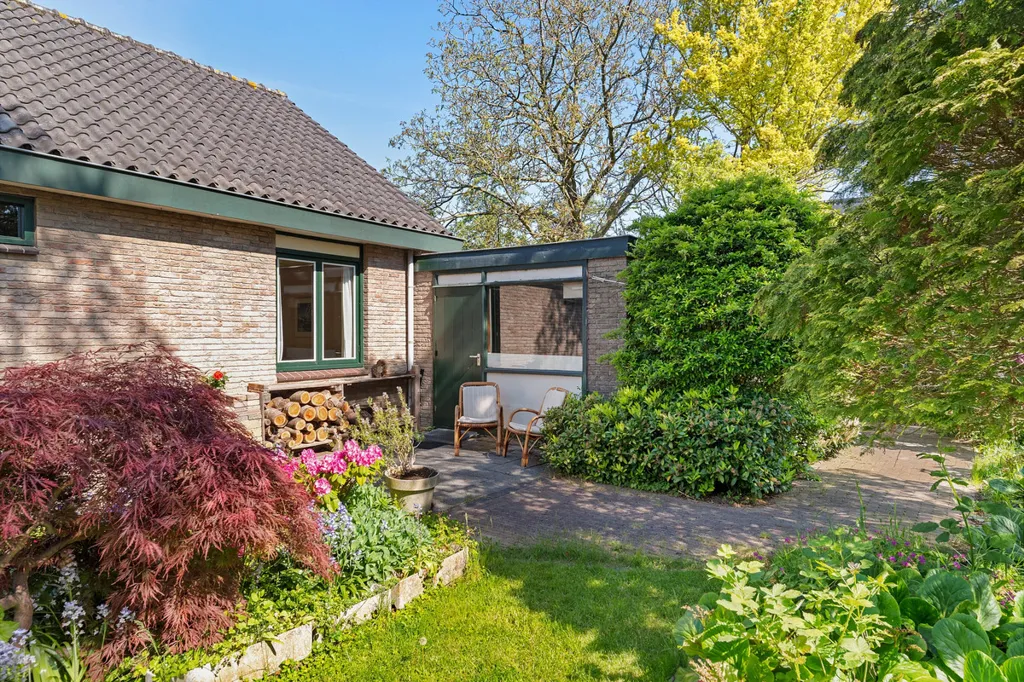 Aed - Detached Bungalow with Garden in Monnickendam