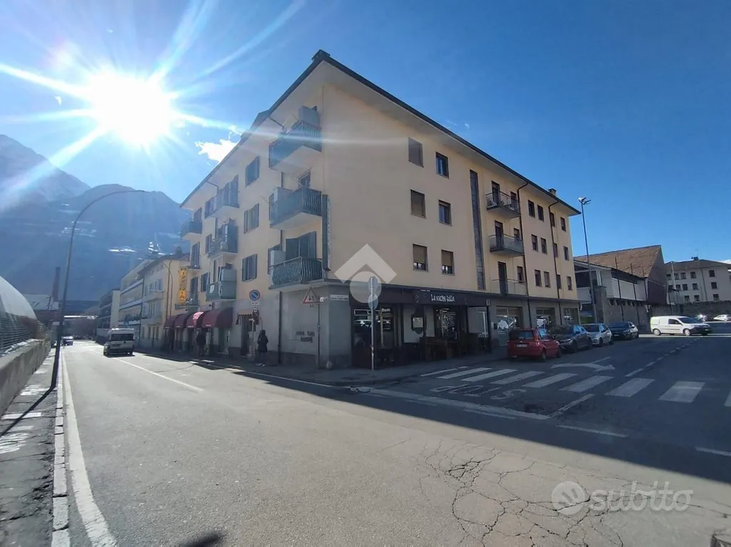 Extérieur - Bright Apartment with Balcony in Aosta