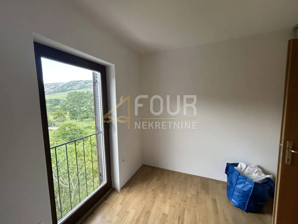 Pièces - Apartment with Pool in Baška