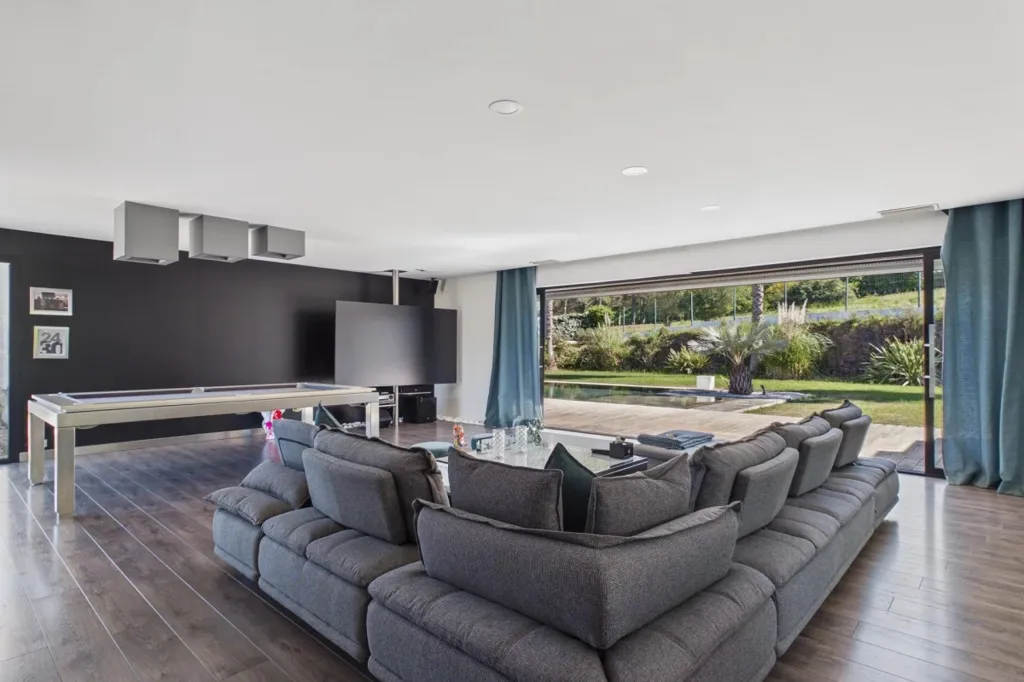 Pièces - Villa Contemporaine avec Vue Mer à Saint-Raphaël