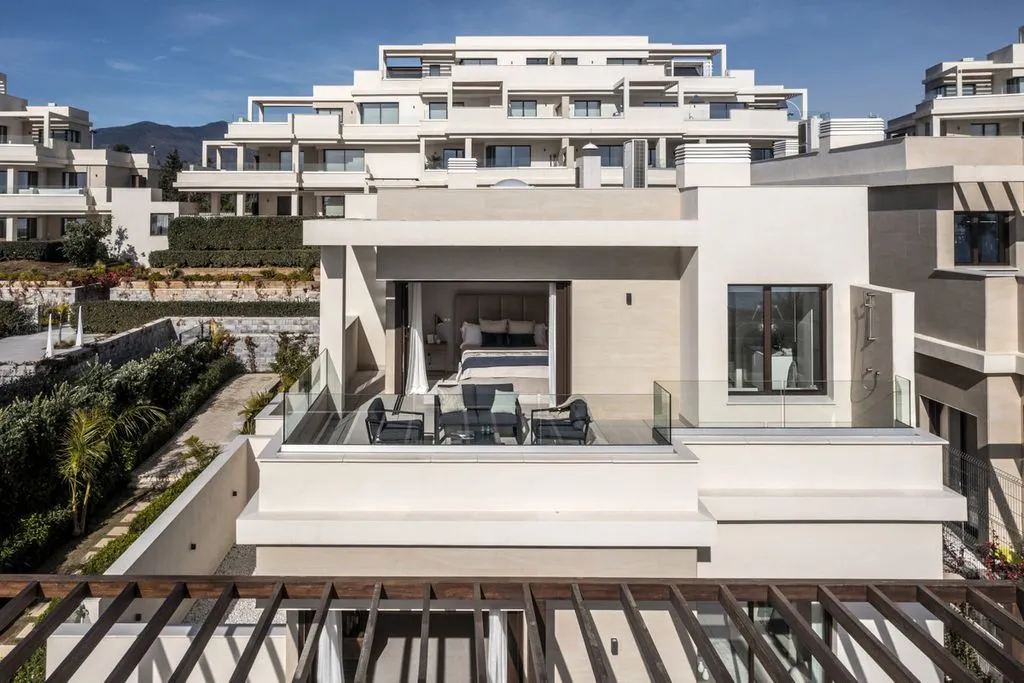 Terrass - Beachfront Villa with Pool in Estepona