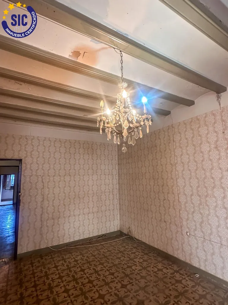 Pièces - Three-Storey House for Restoration in Castellón Centre