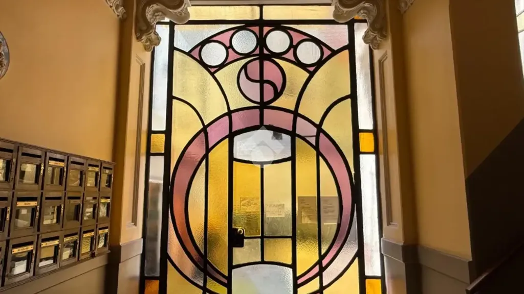 Entrée - Liberty Style Flat with Ascender in Turin