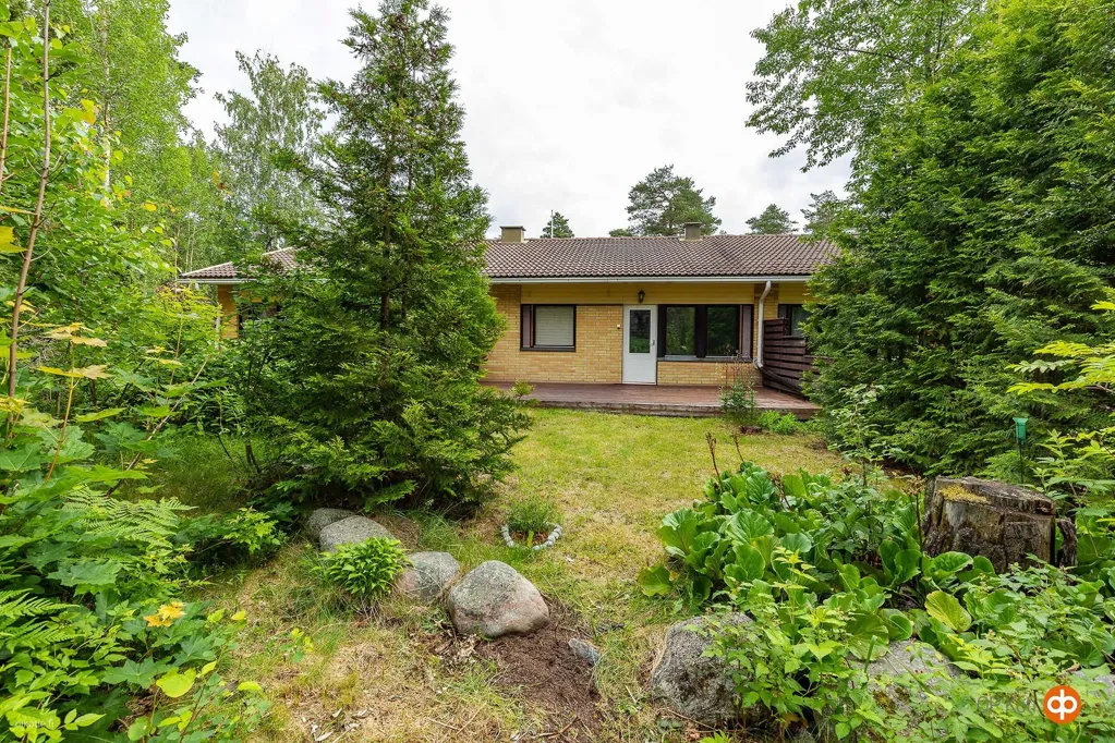 Aed - Renovated Triangular House with Sauna in Salo