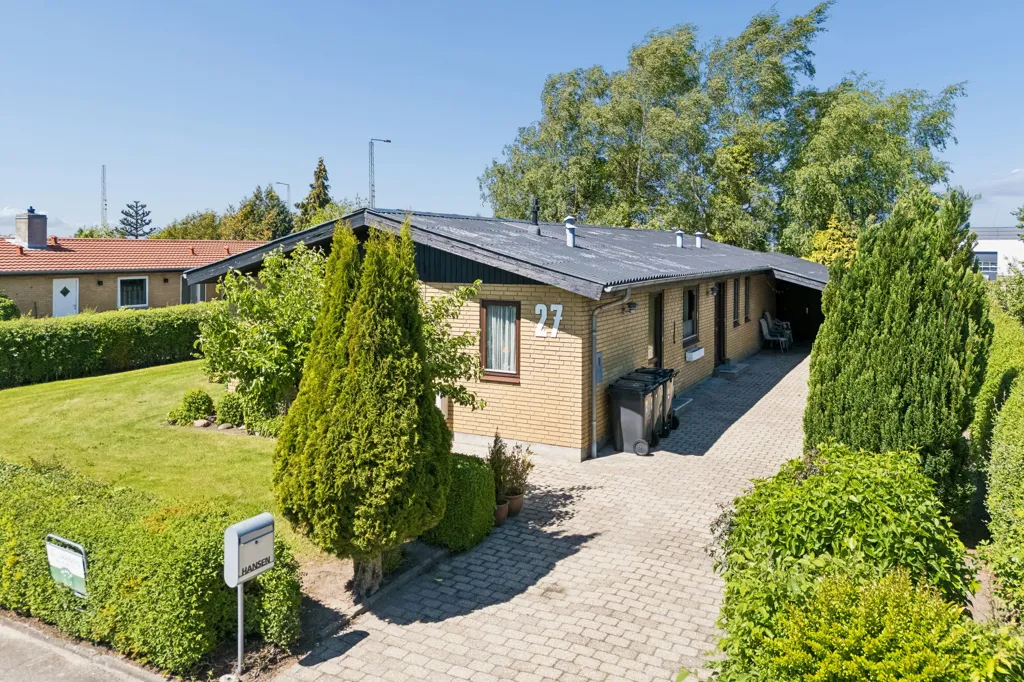 Õhuvaade - Well-Maintained Villa with Carport in Viborg