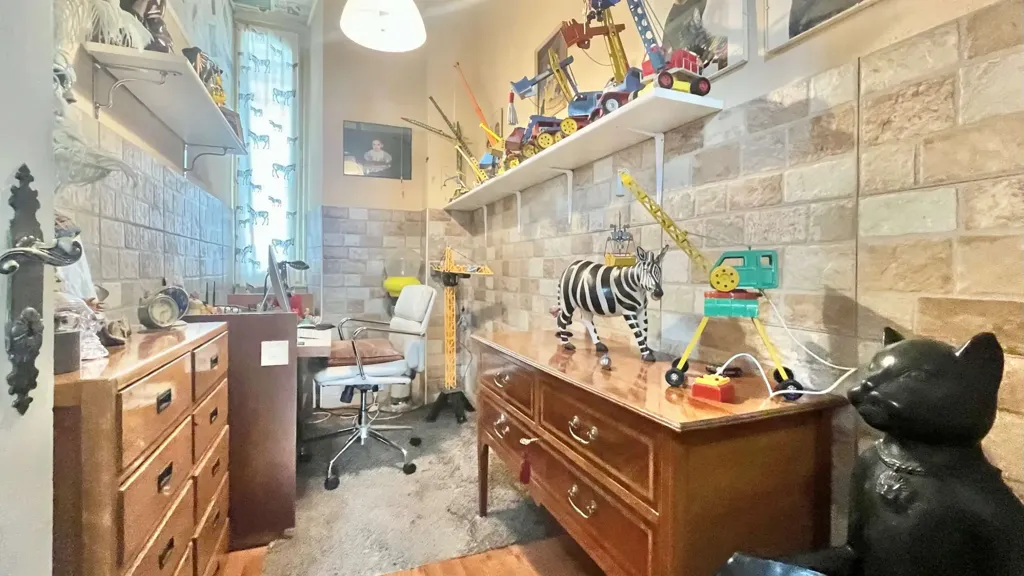 Office - Historic Villa with Private Garden in Intra