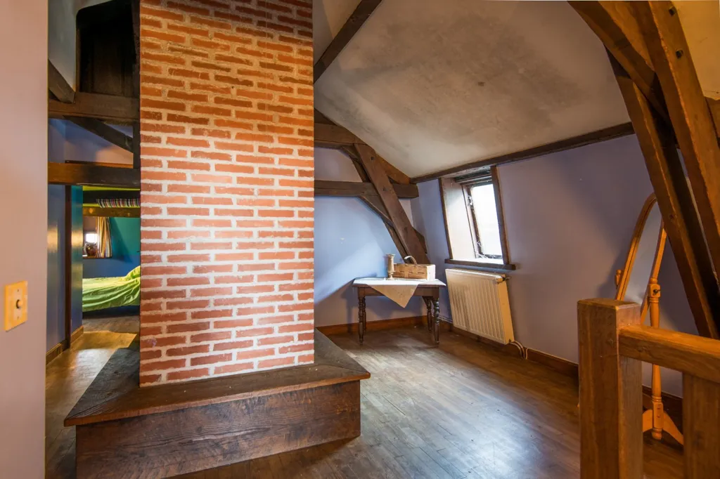 Pièces - Maison Historique sur la Place des Consuls à Bretenoux