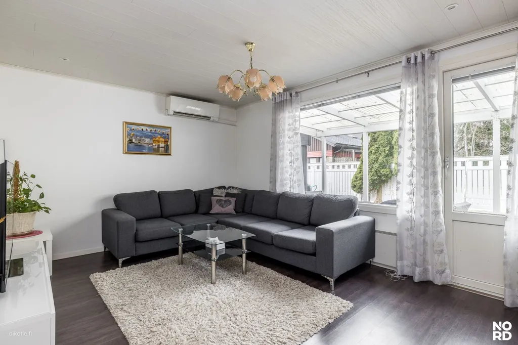 Elutuba - Modernised Apartment with Balcony in Simonlaakso