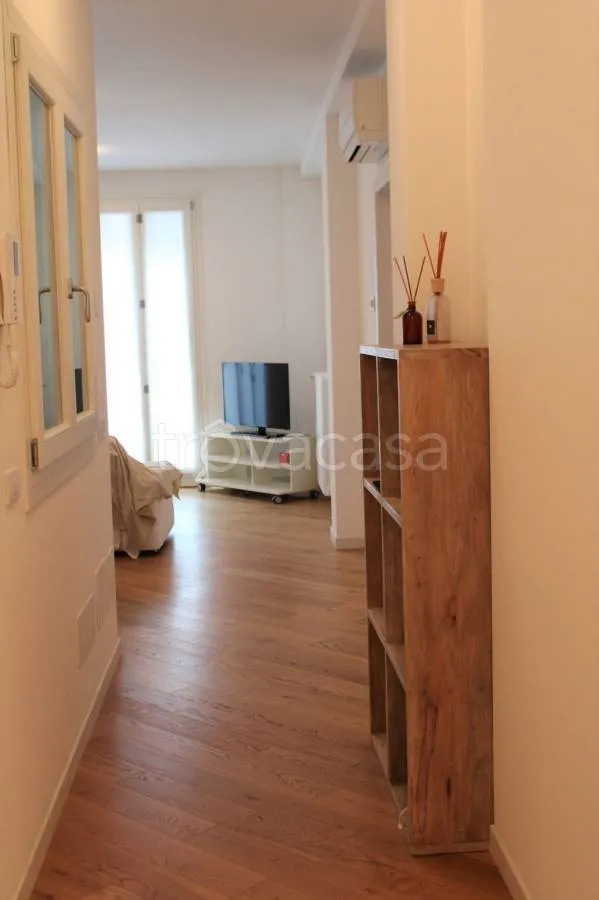 Esik - Fully Furnished Flat in Central Varese