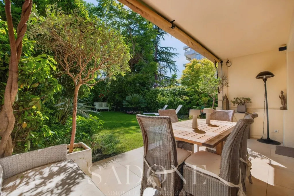 Duplex with Private Garden in Sablons