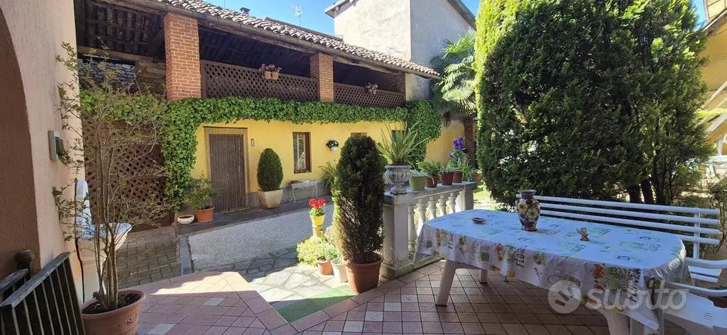 Terrasse - Bifamiliar Villa with Private Garden in Frossasco