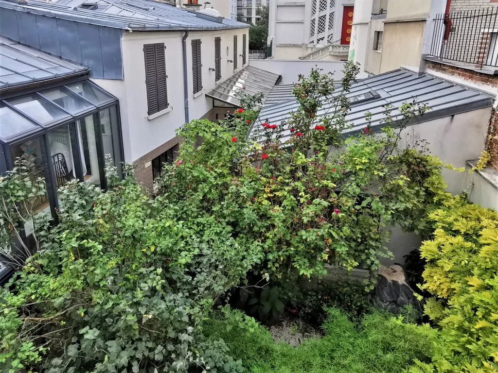 Giardino - Architect-Designed Duplex with Terrace in Belleville