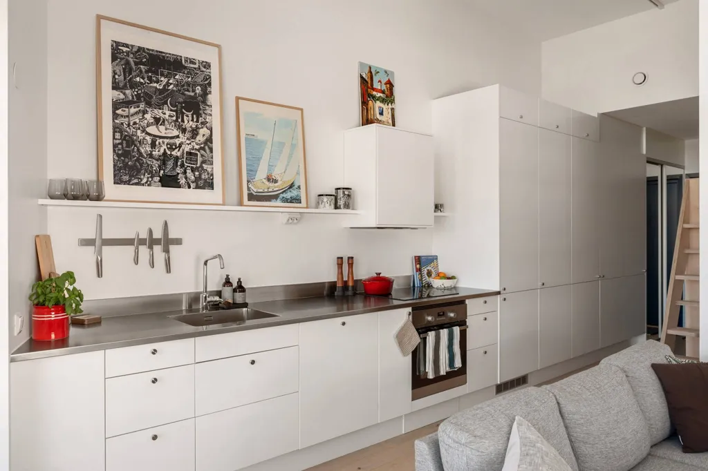 Cuisine - Studio Apartment with High Ceilings in Roslags Näsby