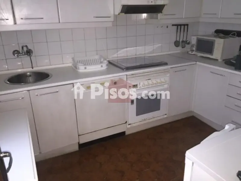 Köök - Bright Apartment with Balcony in City Centre