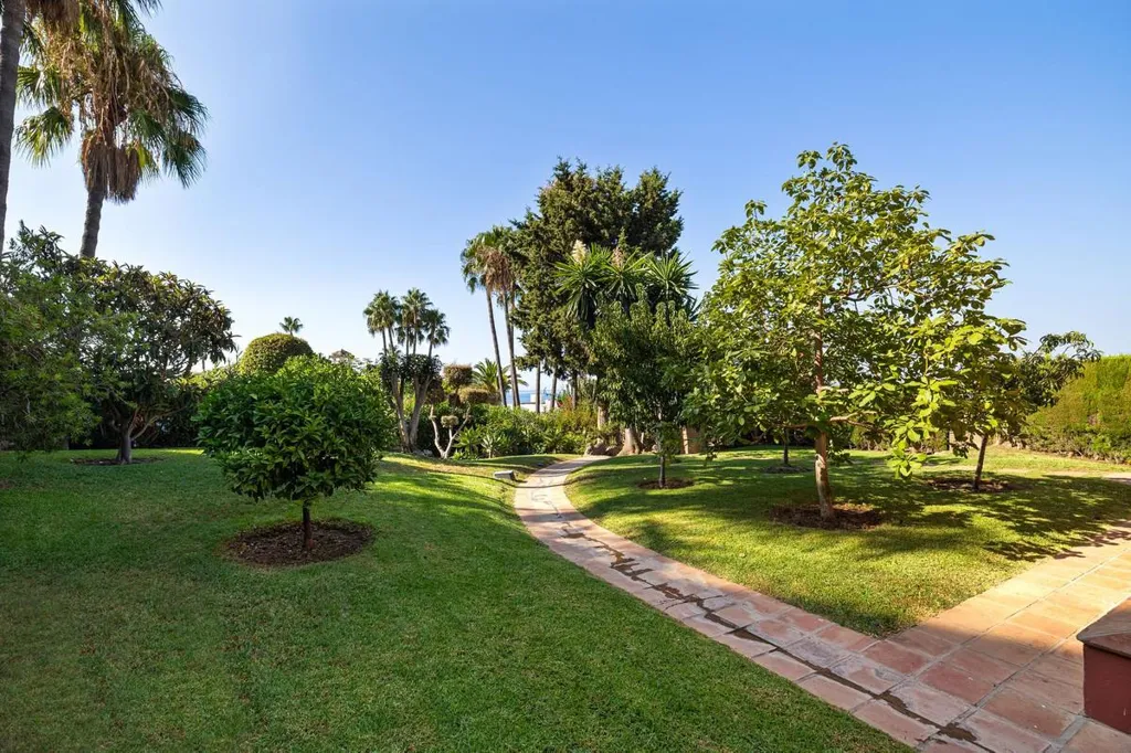 Jardin - Exclusive Villa with Private Pool in Torrequebrada