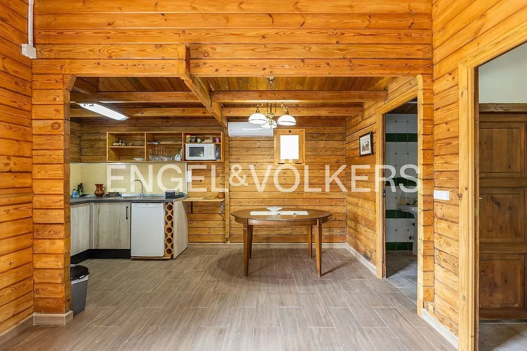 Söögituba - Equestrian Estate with Pool in Enguera