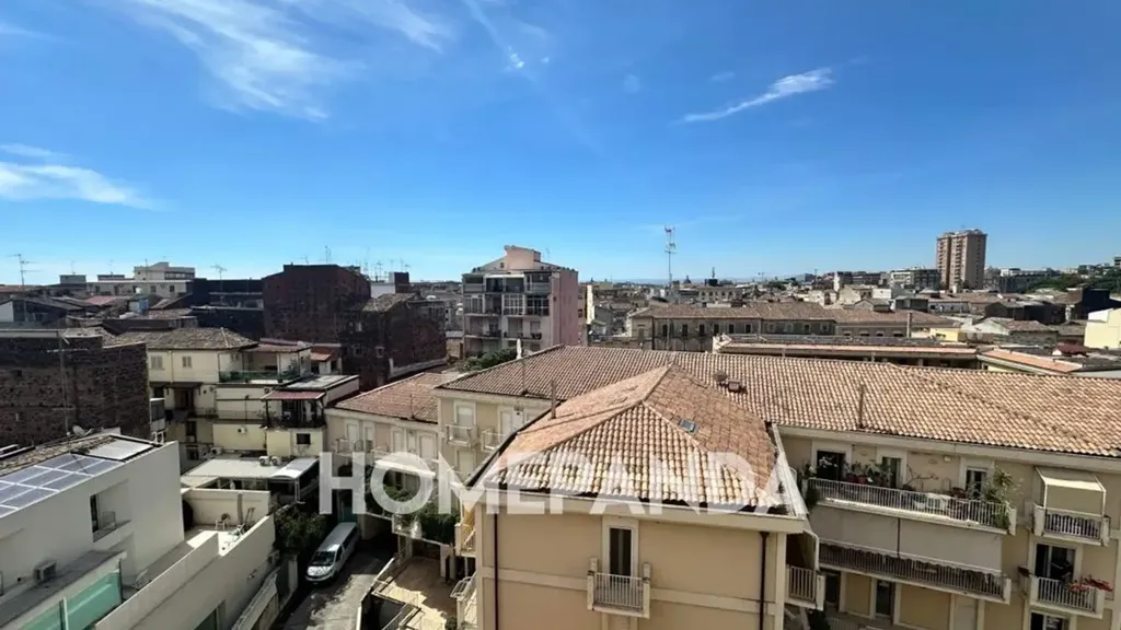Rõdu - Modernised Flat with Balcony in Catania