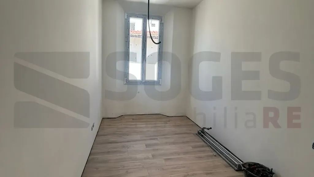 Pièces - Newly Built Trilocale with Terrace in Florence