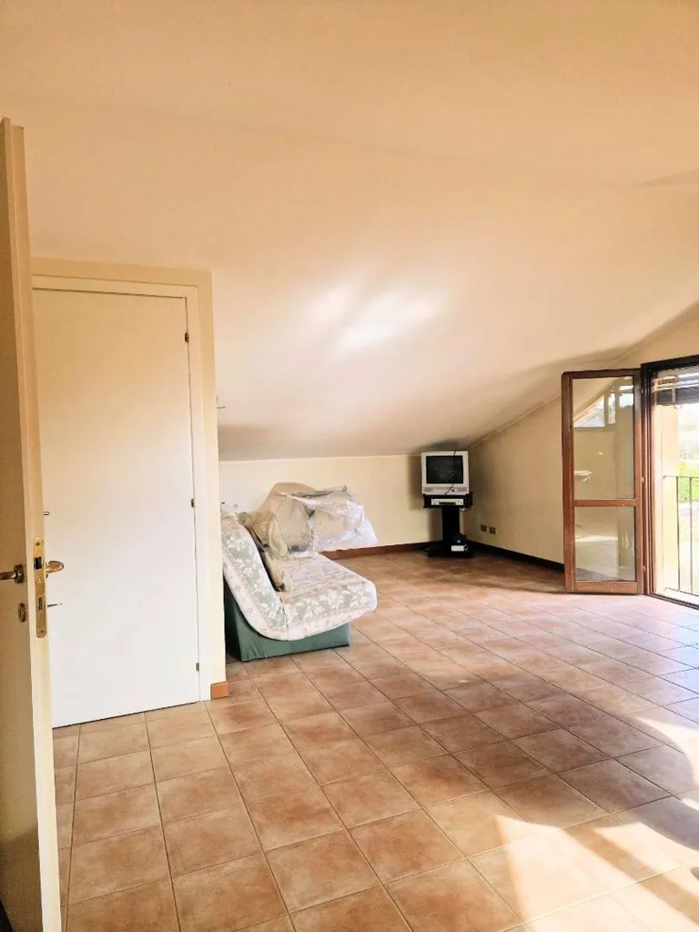 Soggiorno - Corner Semi-Detached Villa with Garden in Rubiera