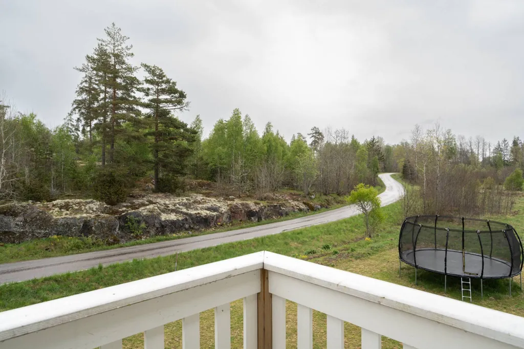 Rõdu - Modern Villa with Garden in Uls-Väsby