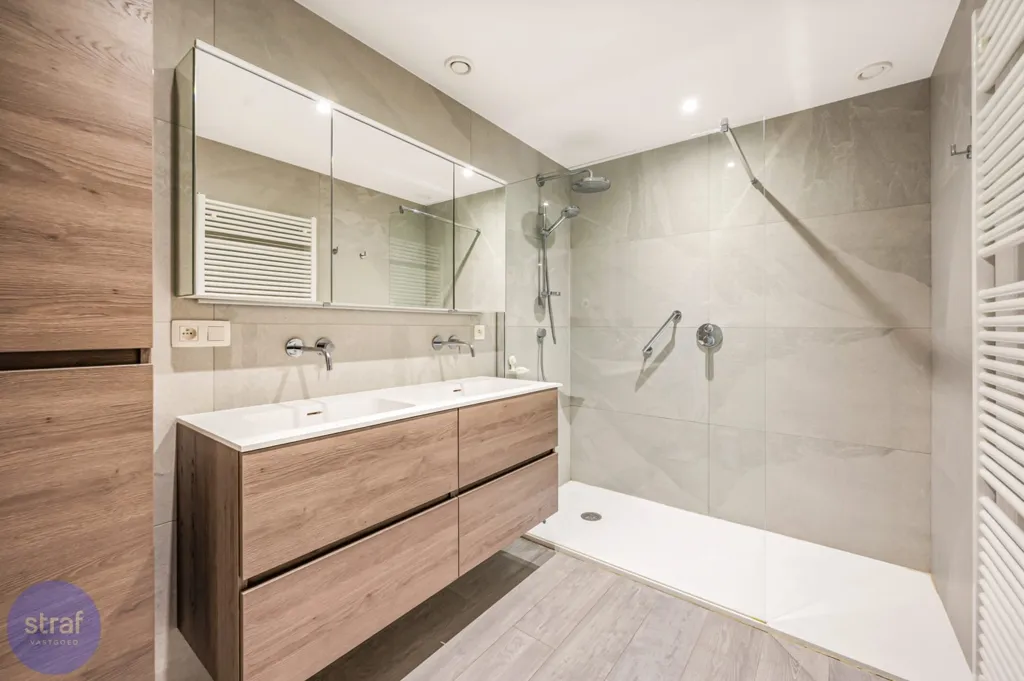 Vannitoad - Bright Apartment with Terrace in Linkeroever