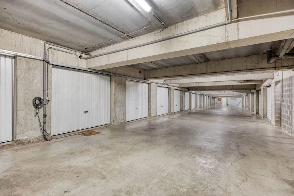 Garage - Appartement 2 Chambres avec Garage à Buizingen