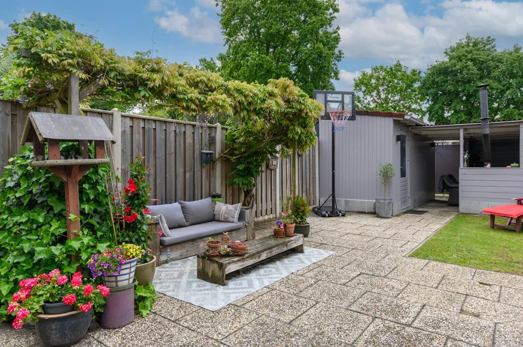 Aed - Spacious 5-Bedroom House with Deep Garden in Almere