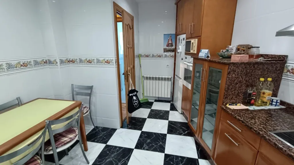 Kitchen - Reformated Flat with High Ceilings in Zamora