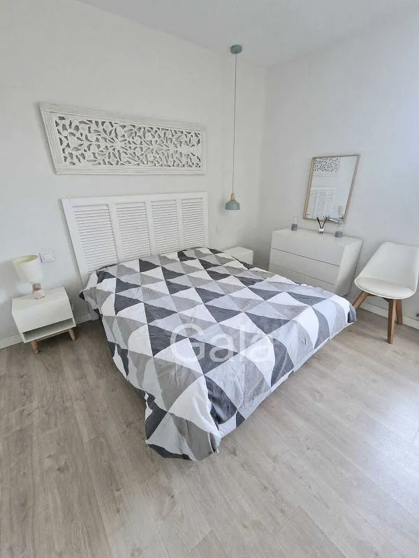 Magamistoad - Modernised Flat with South Light in Trafalgar