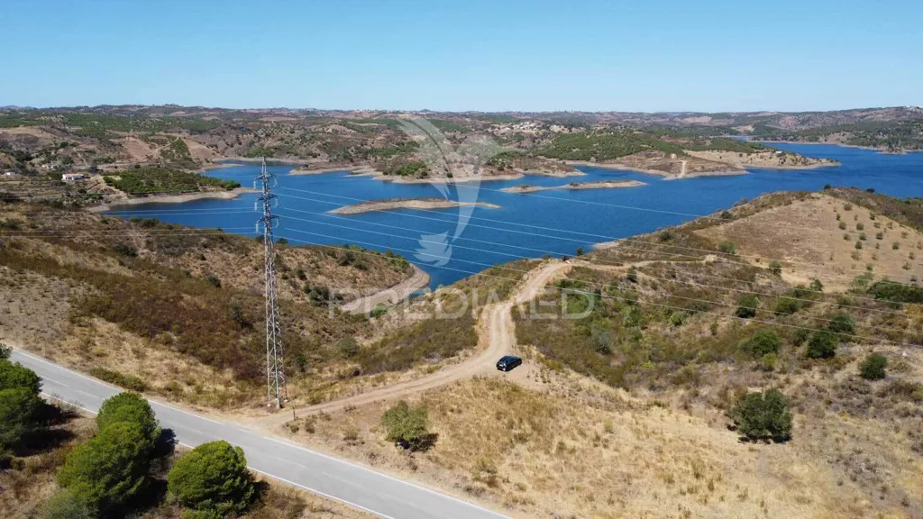 Jardin - Rustic Land with Waterfront on Beliche Dam, Algarve