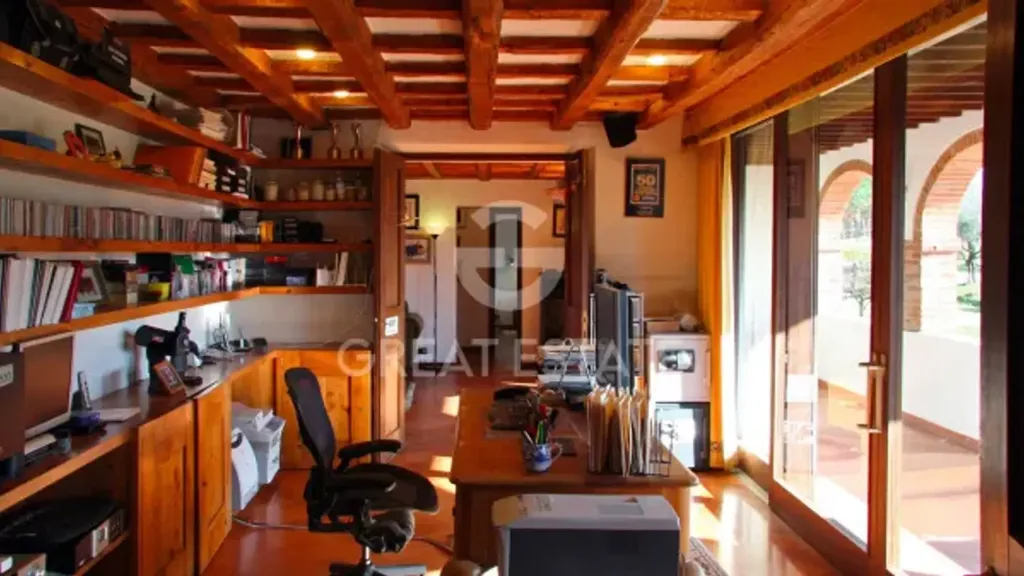 Bureau - Renaissance-Style Villa with Pool in Sinalunga