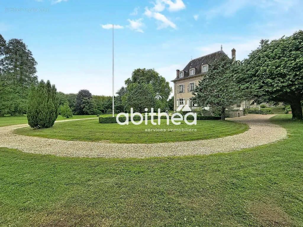 Jardin - Château avec Piscine et Jardin à Bussière-Galant