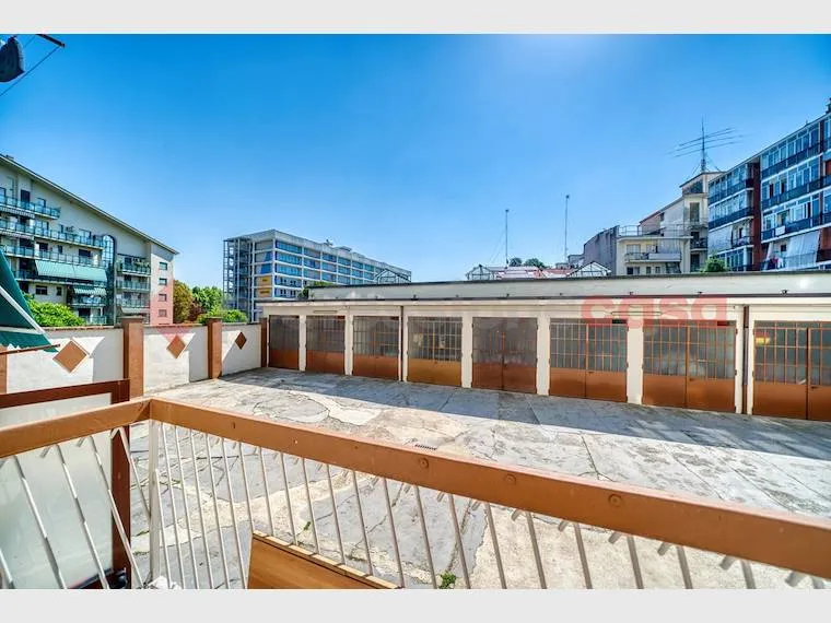 Rõdu - Twin-Storey Apartment with Balcony in Turin