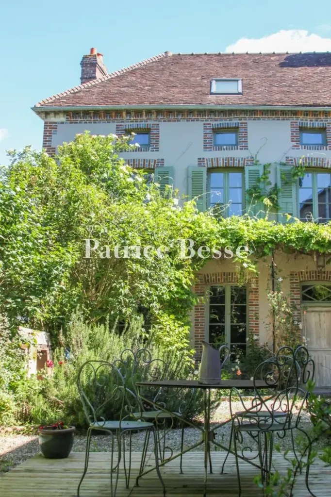 Jardin - Relais de Poste du 19e avec Jardin à l'Yonne