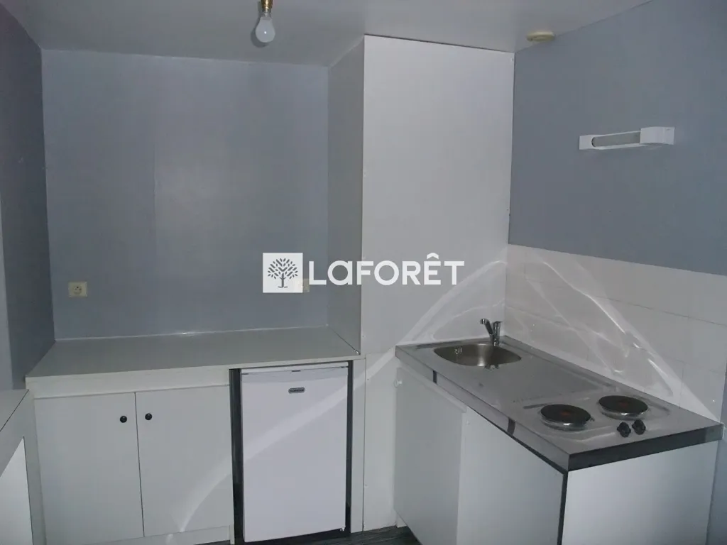 Kitchen - 2-Bedroom Apartment with Parking in Hesdin Centre