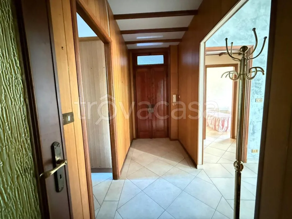 hallway_entrance