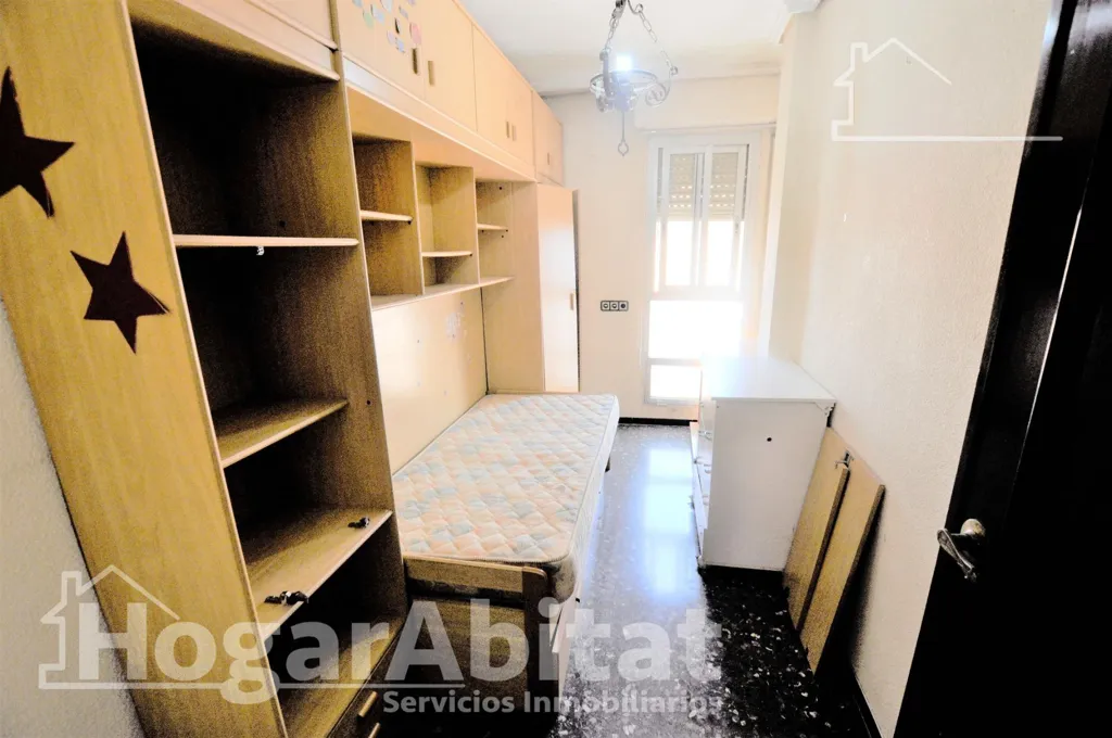 Magamistoad - Spacious Apartment with Balcony in Malilla, Valencia