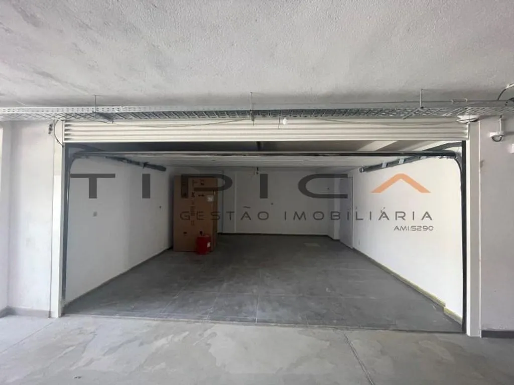 Garage - Luxury Villa with Pool in Murches, Cascais