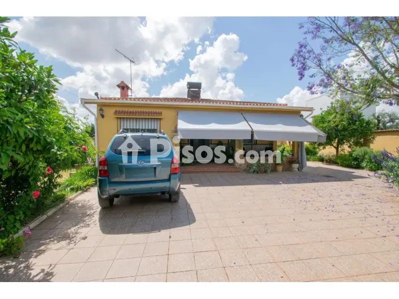 Välivaade - Chalet with Extensive Garden in Nuevo Bulevar