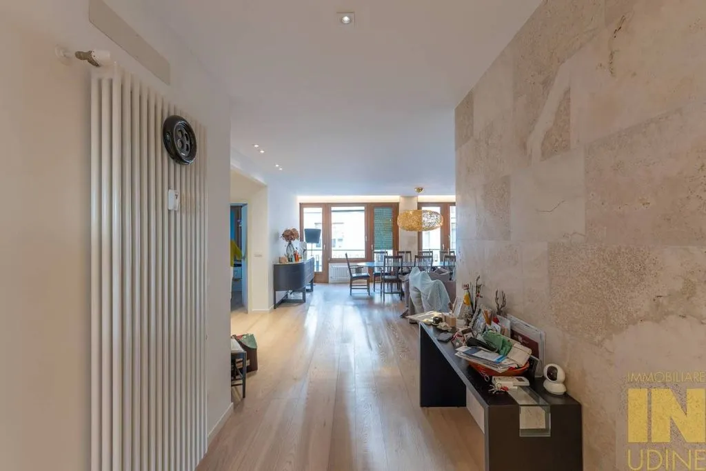 Esik - Triplex with Terrace in Central Udine