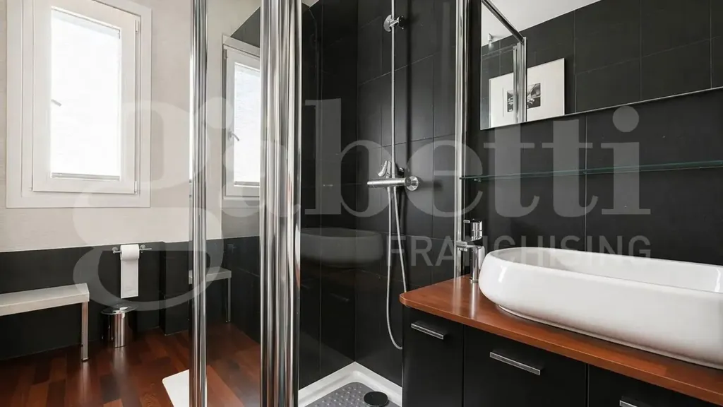 Bathrooms - Ristrutturato Bilocale with Balcony in Milan