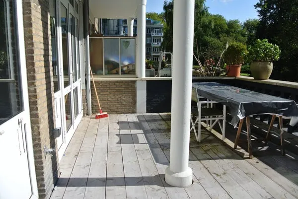 Terrace - 2-Bedroom Apartment with Park View in Den Haag