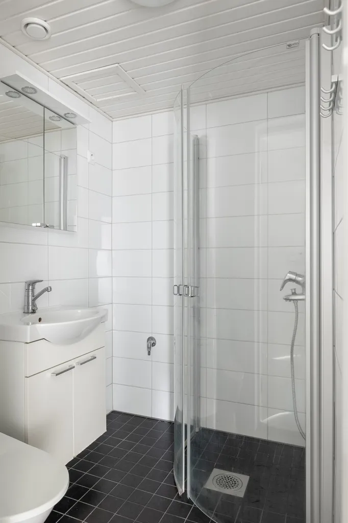 Vannitoad - Modernised Apartment with City Centre Views in Lahti