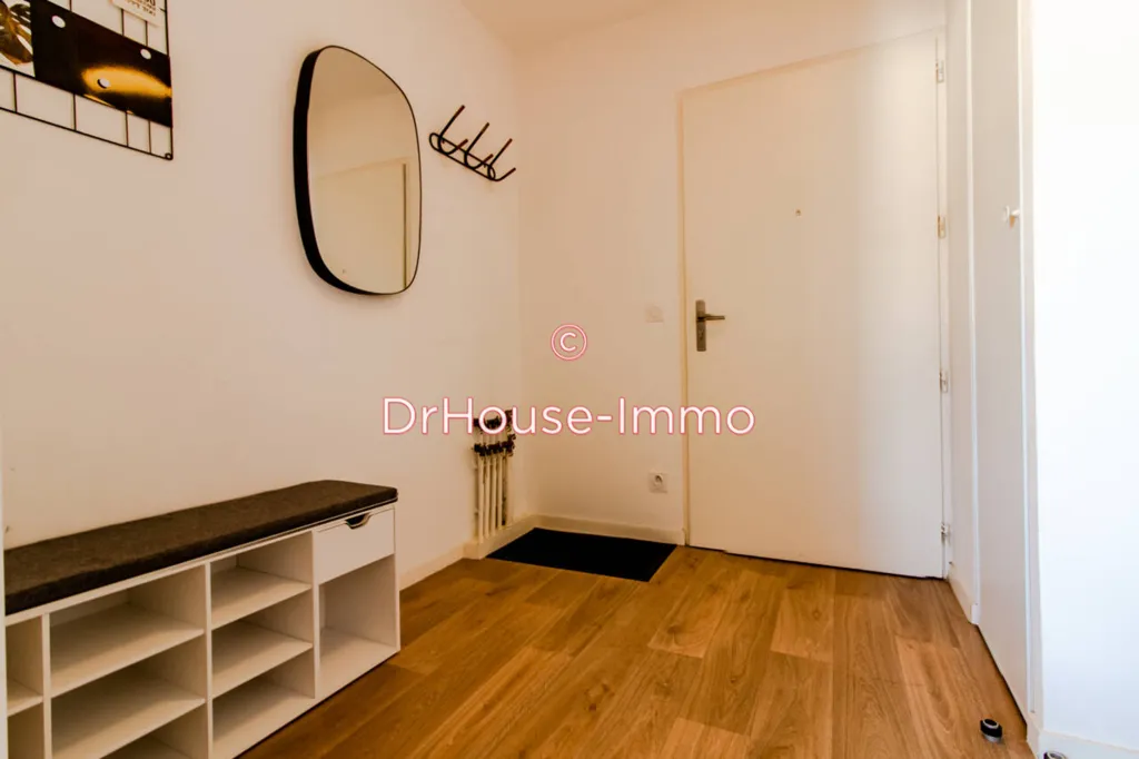 Hallway - 2-Bedroom Apartment with Balcony in Mureaux