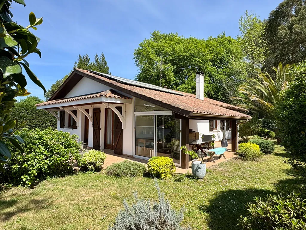 Extérieur - Maison Traditionnelle avec Jardin en Environnement Calme