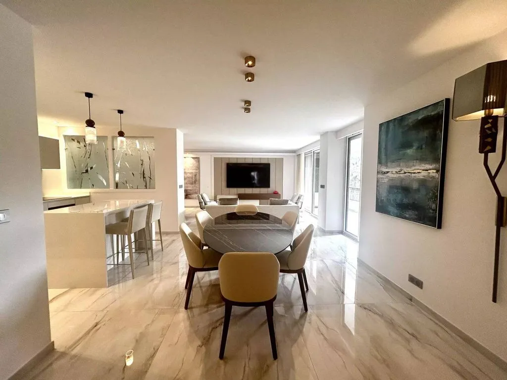 Söögituba - 2-Bedroom Apartment with Sea View in Cannes Croisette