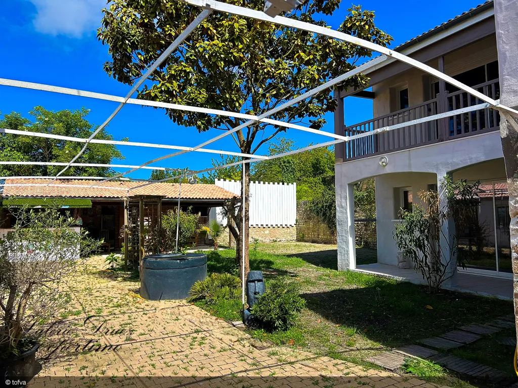 Charming Maison with Central Garden in La Tremblade