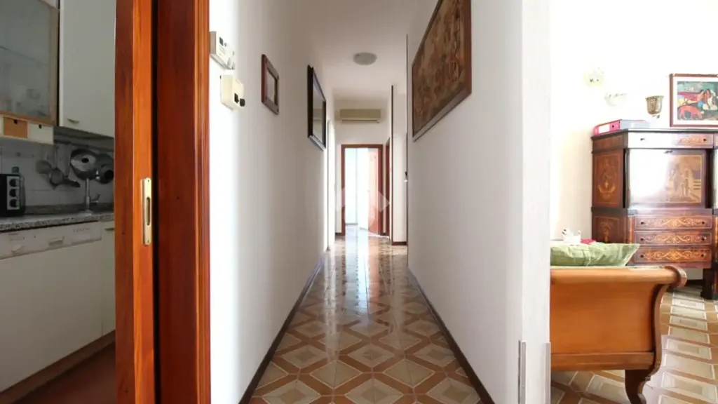 Esik - Central 4-Room Apartment in Sassuolo