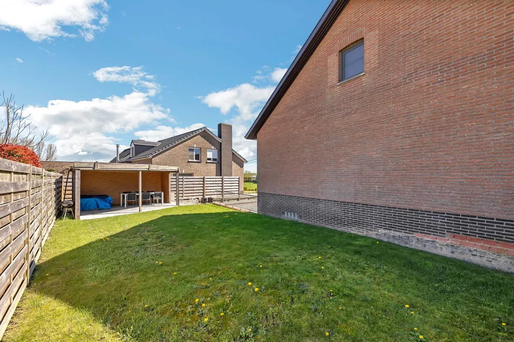 Aed - Spacious House with Undercroft in Markegem