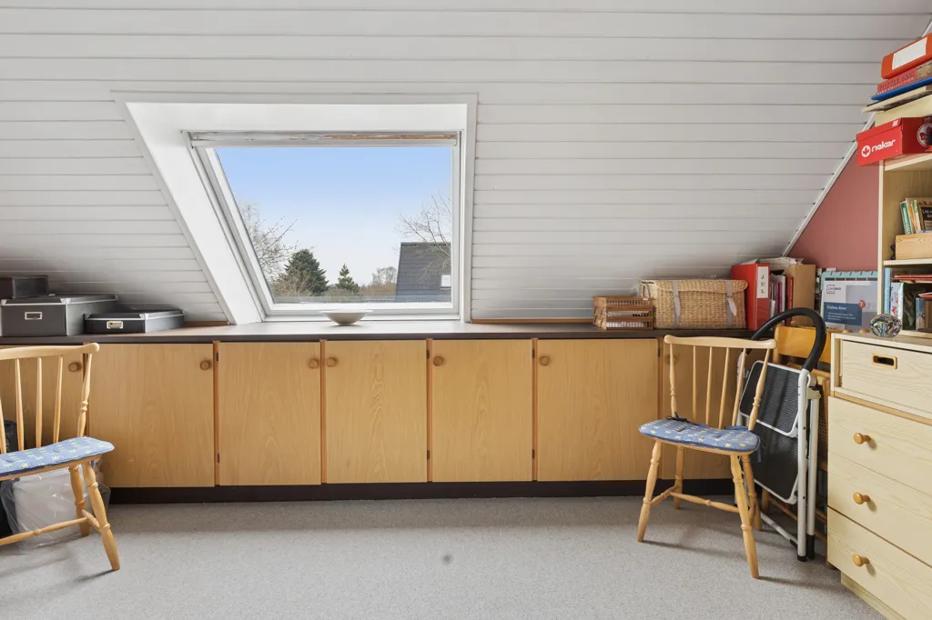 Bureau - Spacious Villa in Bjert with Community Access